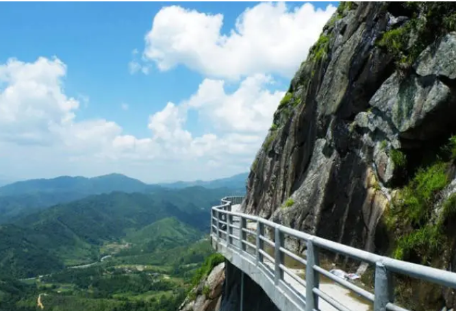 信宜石根山2.jpg